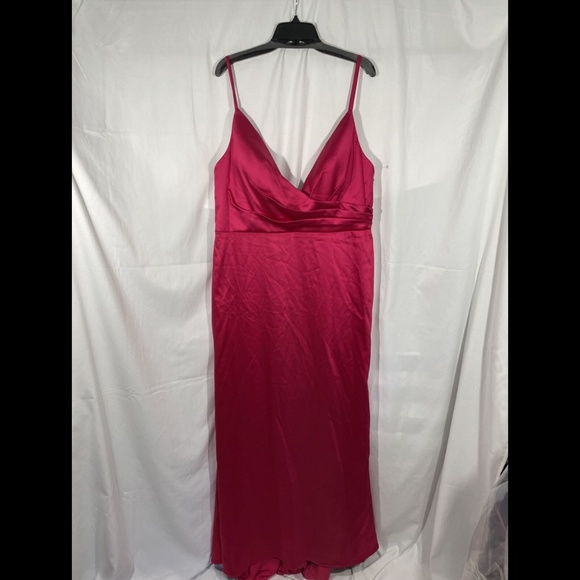 NWD IEENA for MAC‎ DUGGAL [ 14 ] Satin Ruched Trumpet Gown In Fuchsia - Picture 6 of 12